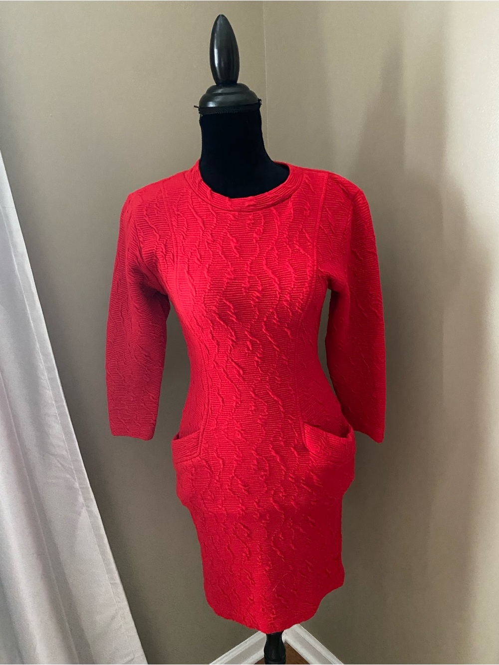Women's Red Textured Knit Midi Dress with Pockets